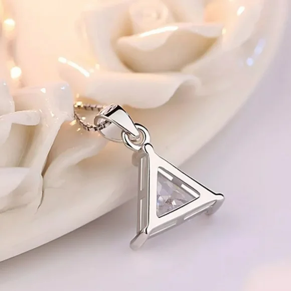 🎀925 Trillion Cut Diamond Necklace - Picture 5 of 6